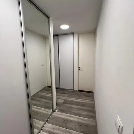 Apartment Omar Stan Na Dan Besplatan Parking