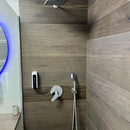 Apartment Omar Stan Na Dan Besplatan Parking Sarajevo
